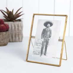 Glass and brass metal standing frame (18 x 13cm)