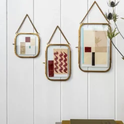 Rounded hanging brass frame 10x10cm