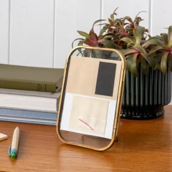 Rounded standing brass frame 10x15cm