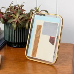 Rounded standing brass frame 13x18cm