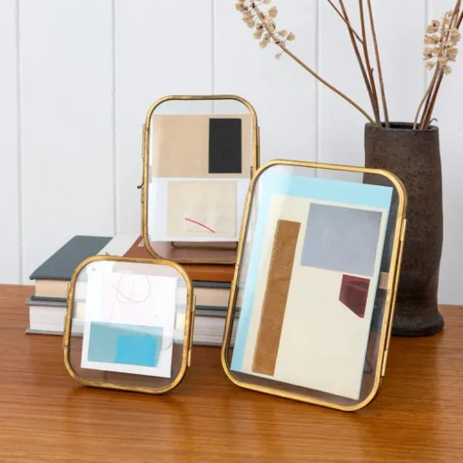 Rounded standing brass frame 10x15cm