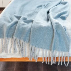 Ultra soft woven blanket (127 x 152cm) - Light blue