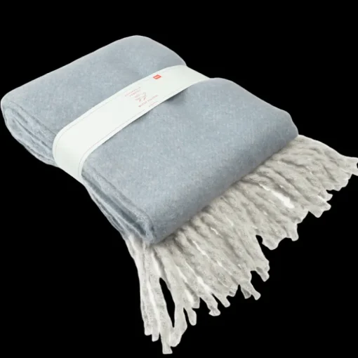 Ultra soft woven blanket (127 x 152cm) - Light blue