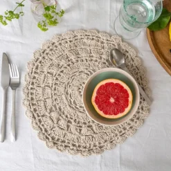 Crochet placemat - Ivory