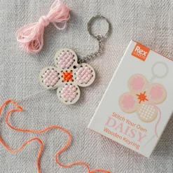 Stitch your own wooden keyring - Daisy