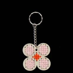 Stitch your own wooden keyring - Daisy