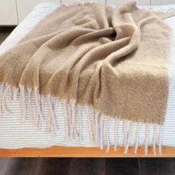 Ultra soft woven blanket (127 x 152cm) - Mustard