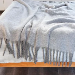 Ultra soft woven blanket (127 x 152cm) - Light grey